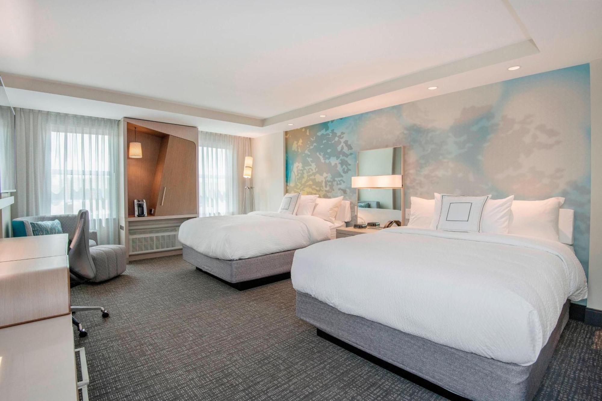Courtyard By Marriott Raleigh Cary/Parkside Town Commons Hotel Exterior photo