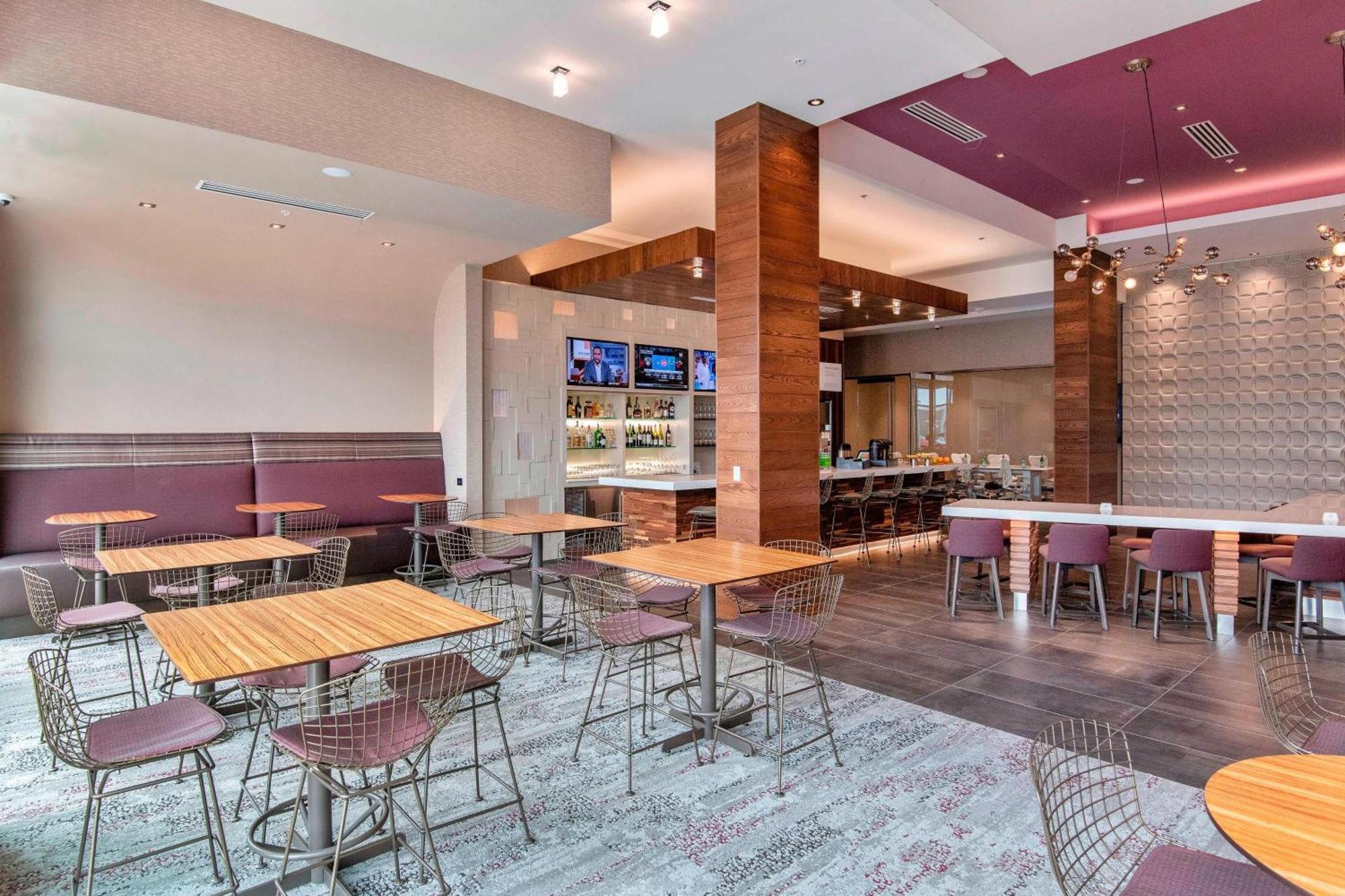 Courtyard By Marriott Raleigh Cary/Parkside Town Commons Hotel Exterior photo